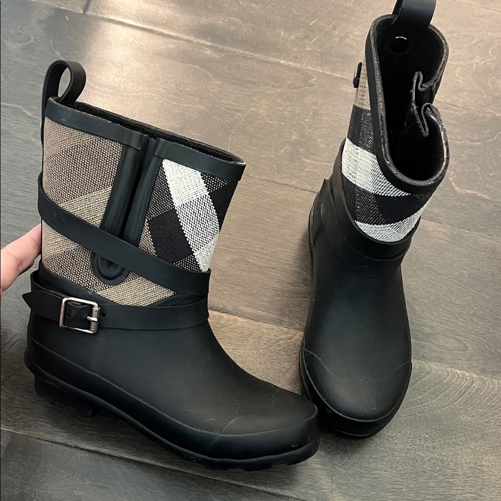 Burberry Black and Checkered Rain Boots - kids 31